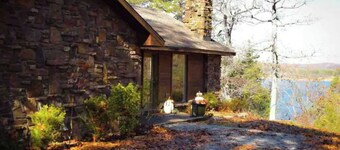 Serene & Private Lakefront Cabin- Beaver Lake Northwest Arkansas