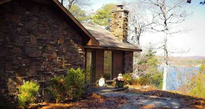 Serene & Private Lakefront Cabin- Beaver Lake Northwest Arkansas