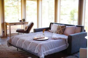 1 Schlafzimmer, Zimmersafe, Schreibtisch, Bügeleisen/Bügelbrett