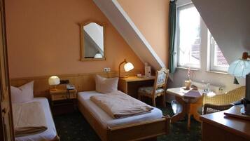 Classic-Doppelzimmer | Zimmersafe, Schreibtisch, kostenloses WLAN, Bettwäsche