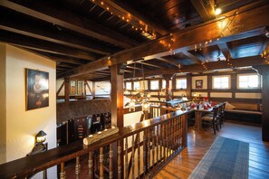 Serveert lunch, diner en brunch