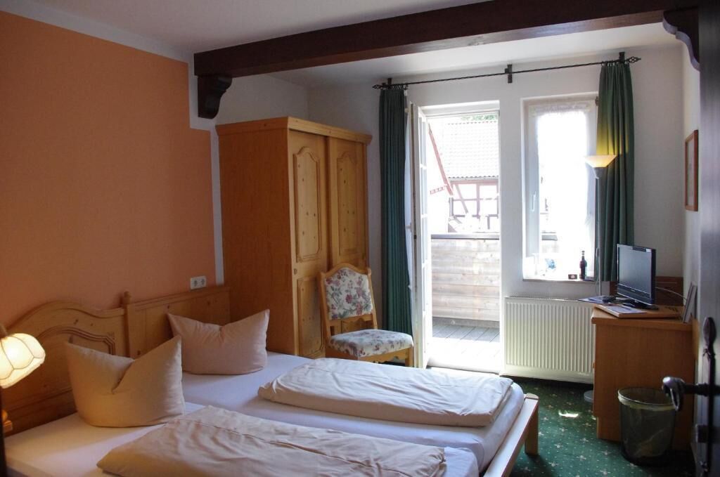 Classic Double Room | In-room safe, desk, WiFi (free), bed sheets