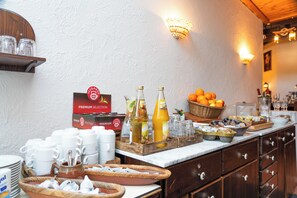 Esmorzar diari d'estil bufet gratuït 