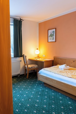 Classic Single Room | In-room safe, desk, free WiFi, bed sheets