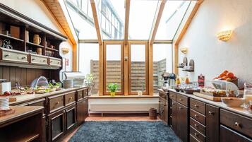 Free daily buffet breakfast