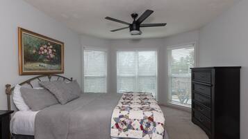 2 chambres, fer et planche à repasser, Wi-Fi, draps fournis