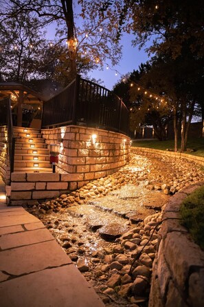 Property grounds - The Lux Lounge near COTA: Hot Tub, BBQ & Events! (Austin)