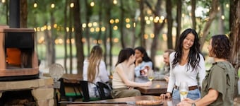 The Lux Lounge near COTA: Hot Tub, BBQ & Events!