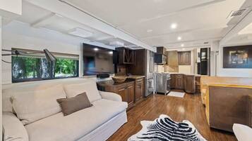 TV, fireplace, offices