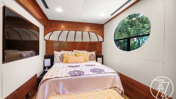 1 habitación, tabla de planchar con plancha, wifi y ropa de cama