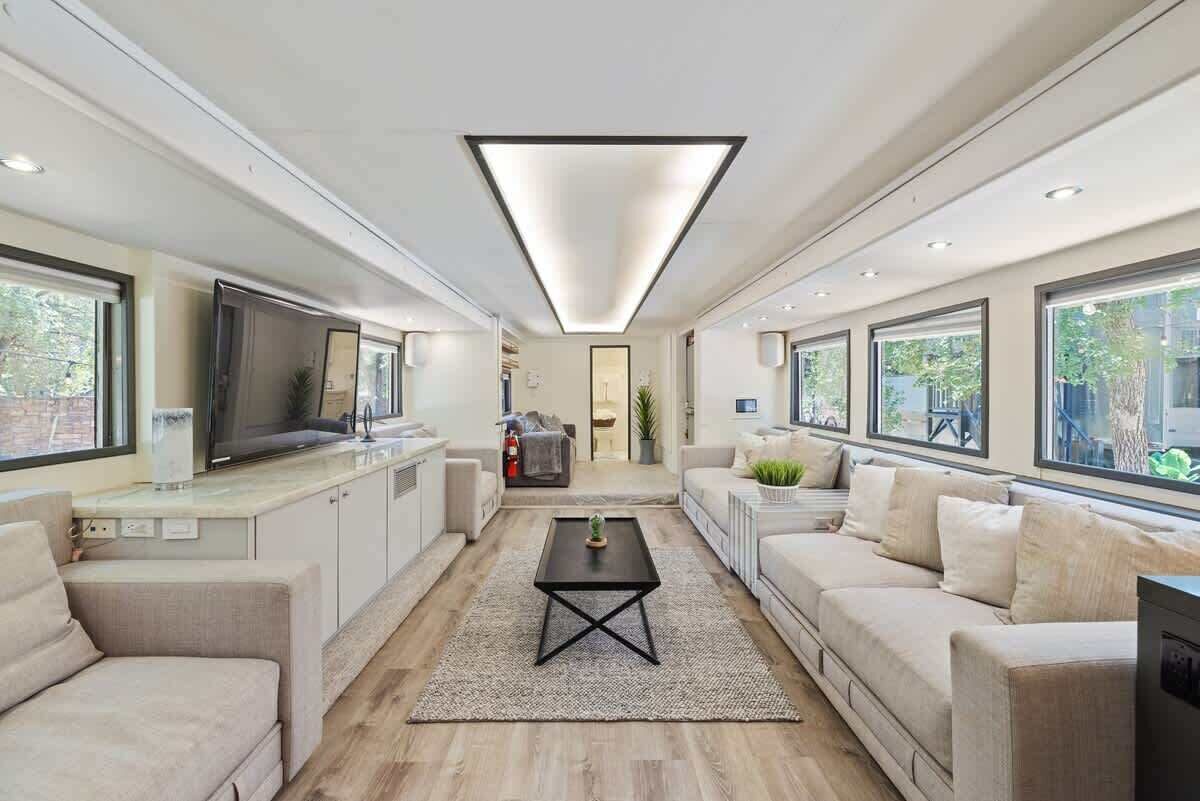 TV, fireplace, offices