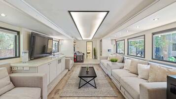 TV, fireplace, offices