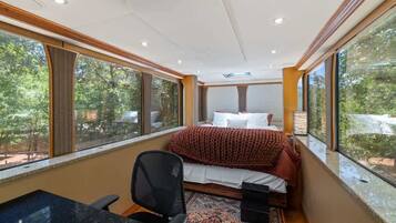 2 slaapkamers, een strijkplank/strijkijzer, wifi, beddengoed