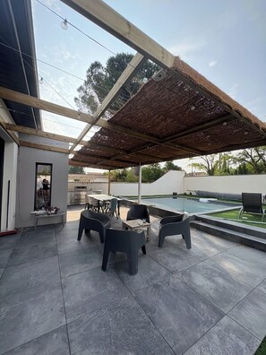 Outdoor dining - villa avec piscine pour 6 personnes proche du théatre antique d'orange (Orange)