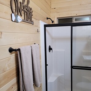 Combined shower/bathtub, hair dryer, towels, soap - Park Model Cabin 2 Bed1 bath Bunk Beds central AC & New Hot tub, splash pad # 10 (Overgaard)