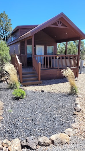 Exterior - Park Model Cabin 2 Bed1 bath Bunk Beds central AC & New Hot tub, splash pad # 10 (Overgaard)