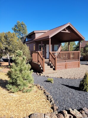 Exterior - Park Model Cabin 2 Bed1 bath Bunk Beds central AC & New Hot tub, splash pad # 10 (Overgaard)