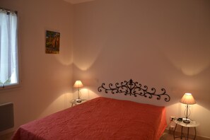 4 bedrooms, iron/ironing board, travel cot, free WiFi