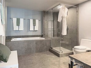 Bathtub, hair dryer, towels, shampoo - Floor-to-Ceiling Suite | FIFA World Cup Base (Miami)