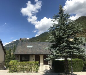 Exterior - Rustic family house in the Pyrenees (Biescas)