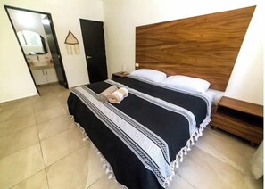 3 habitaciones, tabla de planchar con plancha y cuna de viaje 