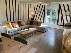 Smart TV, books - 3kms from the sea, Gîte "Les Bottes à la Plage" 3-bedroom house with garden (le bourg dun)