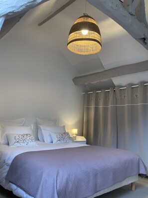 3 bedrooms, iron/ironing board, travel cot, free WiFi - 3kms from the sea, Gîte "Les Bottes à la Plage" 3-bedroom house with garden (le bourg dun)