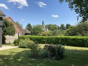 Property grounds - 3kms from the sea, Gîte "Les Bottes à la Plage" 3-bedroom house with garden (le bourg dun)