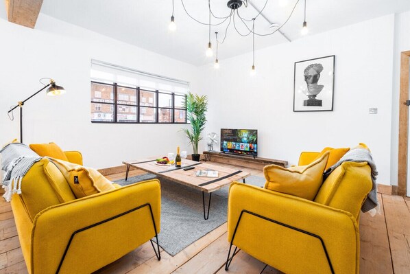 Smart TV - Newtown Lofts - Luxe Apartment - Parking (Birmingham)