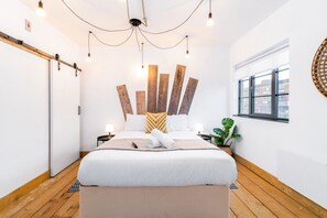 1 bedroom, iron/ironing board, free WiFi, bed sheets - Newtown Lofts - Luxe Apartment - Parking (Birmingham)