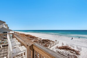 On the beach - ☀️Beach Front Home-Newly Remodeled-Beach Service-6BR The Land of Ahhhs (Miramar Beach)