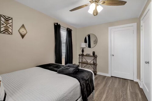 Spacious Unit Sleeps 9 + Game Room! 15 Mins from New Bills Stadium
