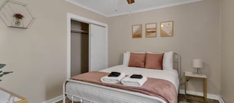 Spacious Unit Sleeps 9 + Game Room! 15 Mins from New Bills Stadium