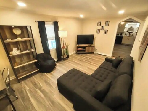 Spacious 3 bedroom apartment close to the City of