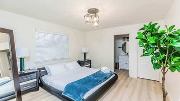 5 bedrooms, desk, iron/ironing board, WiFi