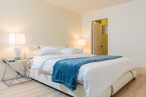 5 bedrooms, desk, iron/ironing board, WiFi