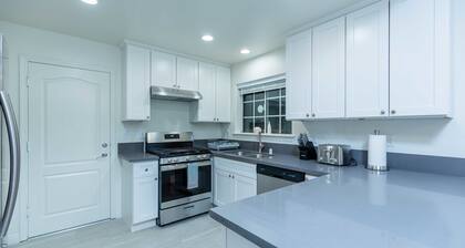 Not affected by the fire/Elegant Pasadena Retreat – Prime Comfort Awaits