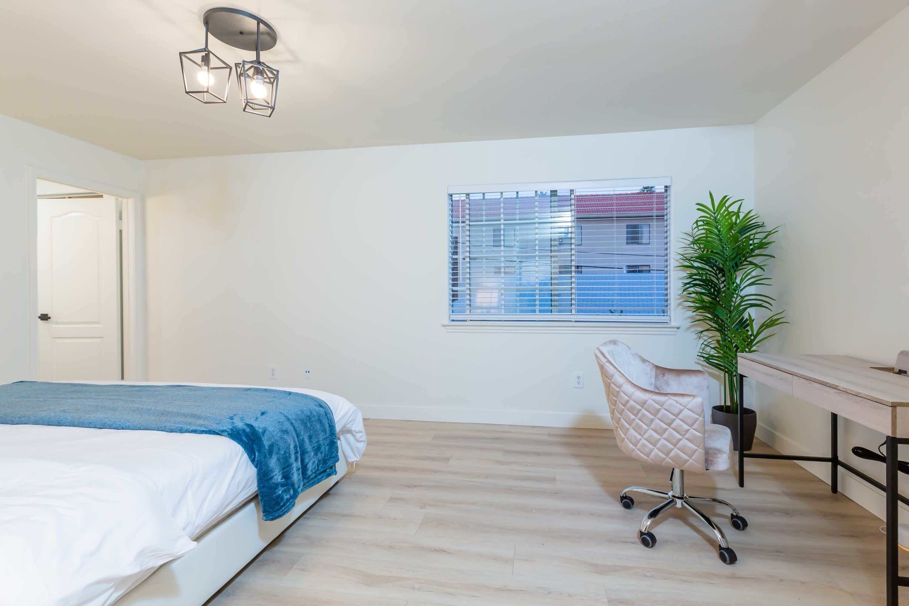 5 bedrooms, desk, iron/ironing board, WiFi