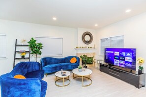 Televisie, Netflix, streamingdiensten en een kantoor