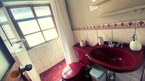 Shower - Beautiful Attic Apartment in the Heart of Cusco! (Cusco)