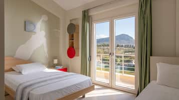 5 bedrooms, iron/ironing board, WiFi, bed sheets
