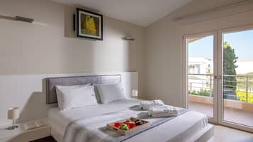 5 bedrooms, iron/ironing board, WiFi, bed sheets