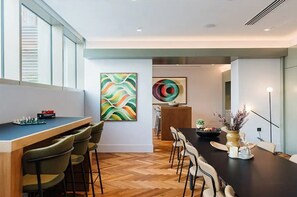 Dining - The Mercian 1 II -1BDR | STUNNING CITY SKYLINE VIEWS! 24-Hour GYM | CINEMA room (West Midlands)