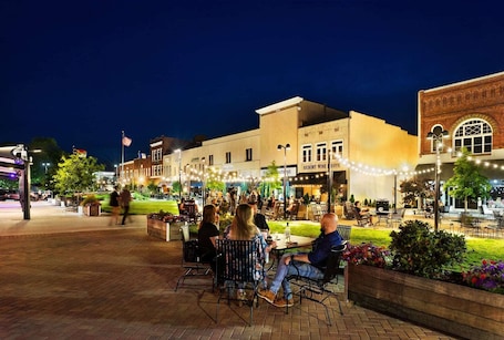 Outdoor dining. The Country Bumpkin, Sleeps 4!