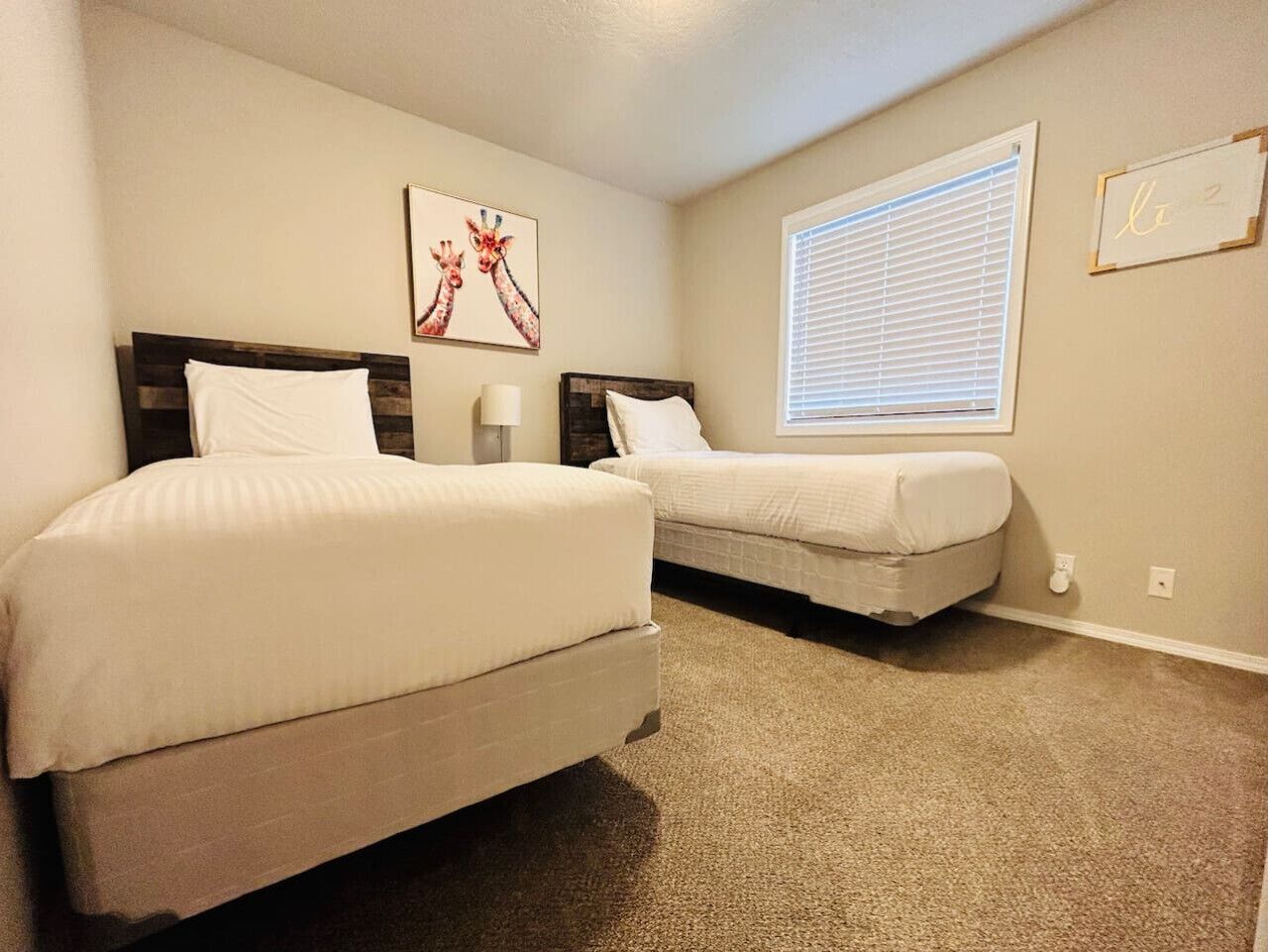 3 室のベッドルーム、デスク、アイロン / アイロン台、旅行用ベビーベッド