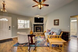 Smart TV, fireplace, books - Hello Dolly! Star, ID near river and wineries! (Star)
