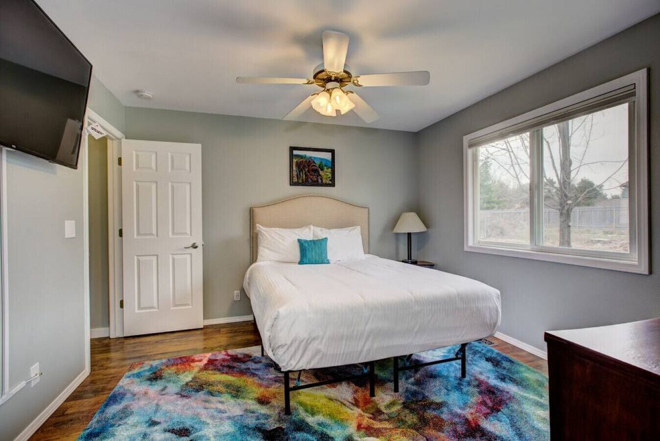 3 bedrooms, desk, iron/ironing board, travel crib