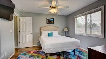 3 bedrooms, desk, iron/ironing board, travel crib