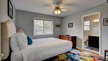 3 soveværelser, skrivebord, strygejern/strygebræt, weekendseng