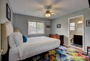 3 bedrooms, desk, iron/ironing board, travel cot